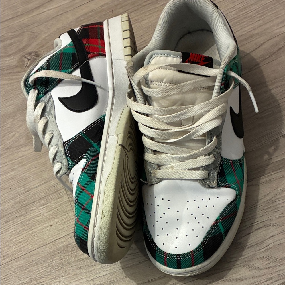 Nike White and Green Plaid Sneakers jordan 1